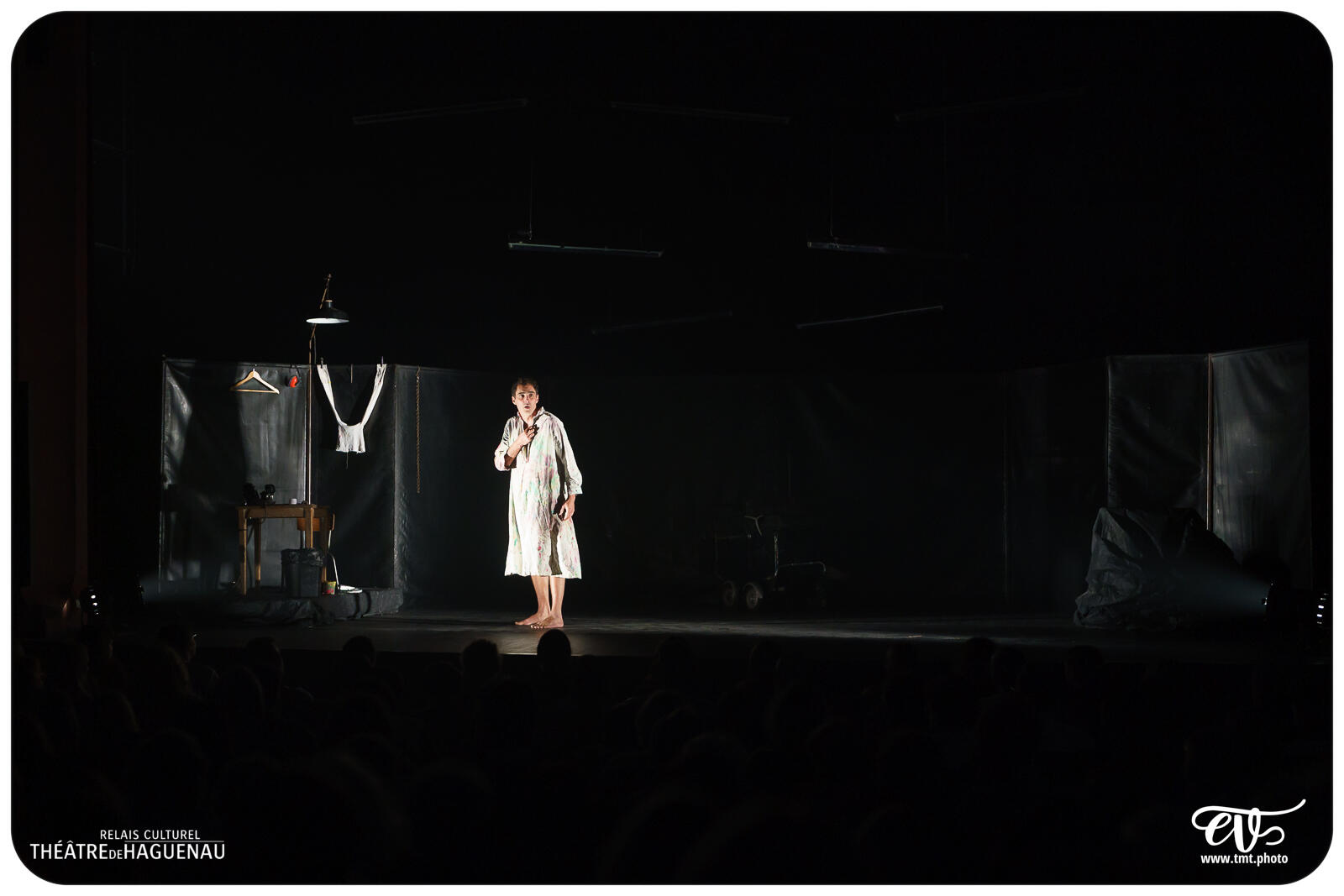 TROP PRÈS DU MUR (TYPHUS BRONX)